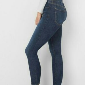 GAP Mid Rise True Skinny Jeans in Sculpt